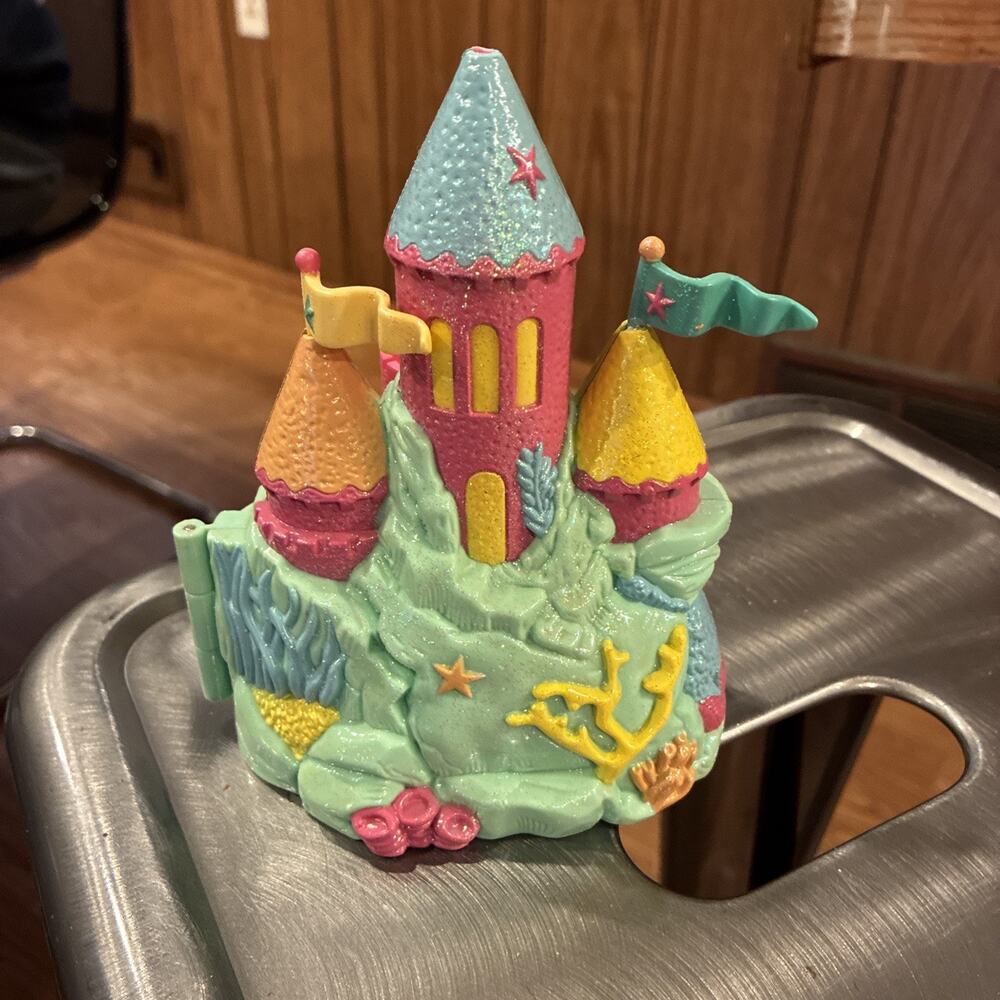 Trendmasters Vintage 1994 Under the Sea Castle Polly Pocket doll Play set